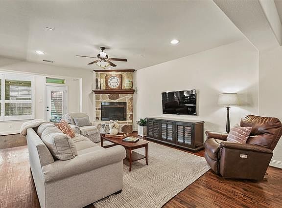 5th image of 930 Tumbleweed Dr