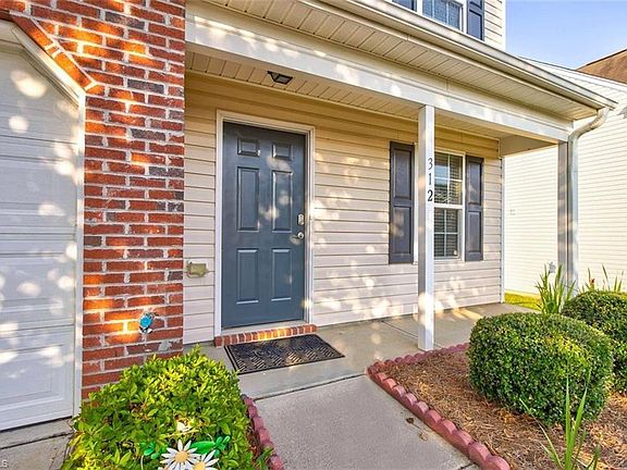 4th image of 312 Robyns Glen Cir