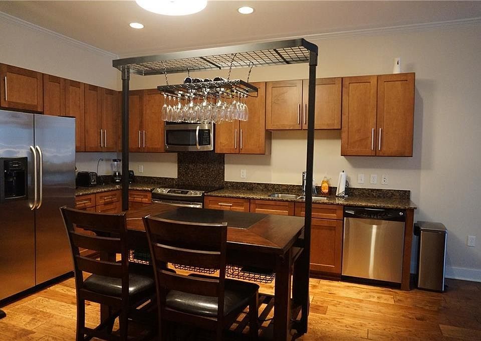 1st image of 444 N Central Ave #203