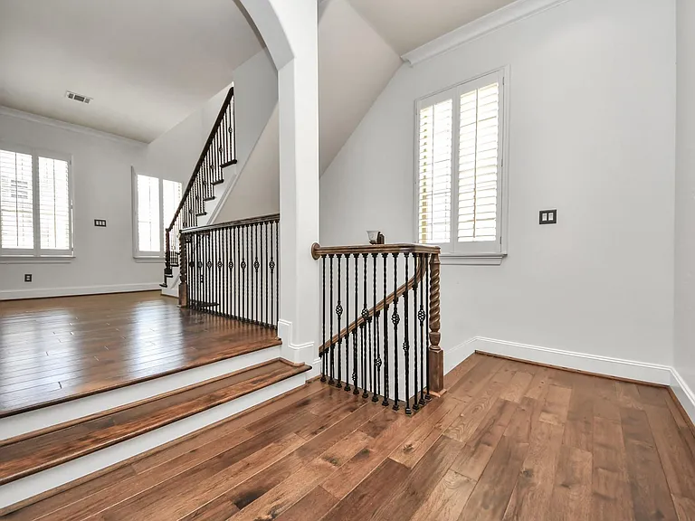 710 Jackson Hill St — Photo 9