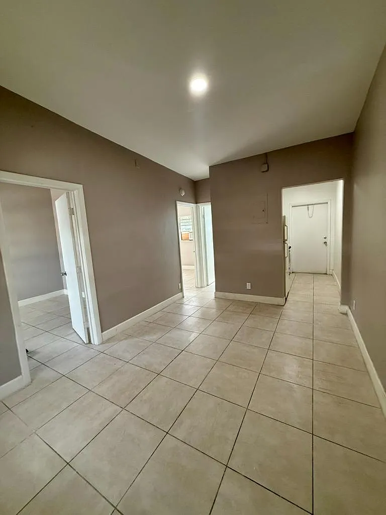 424 NW 15th Terrace - 5 — Photo 1