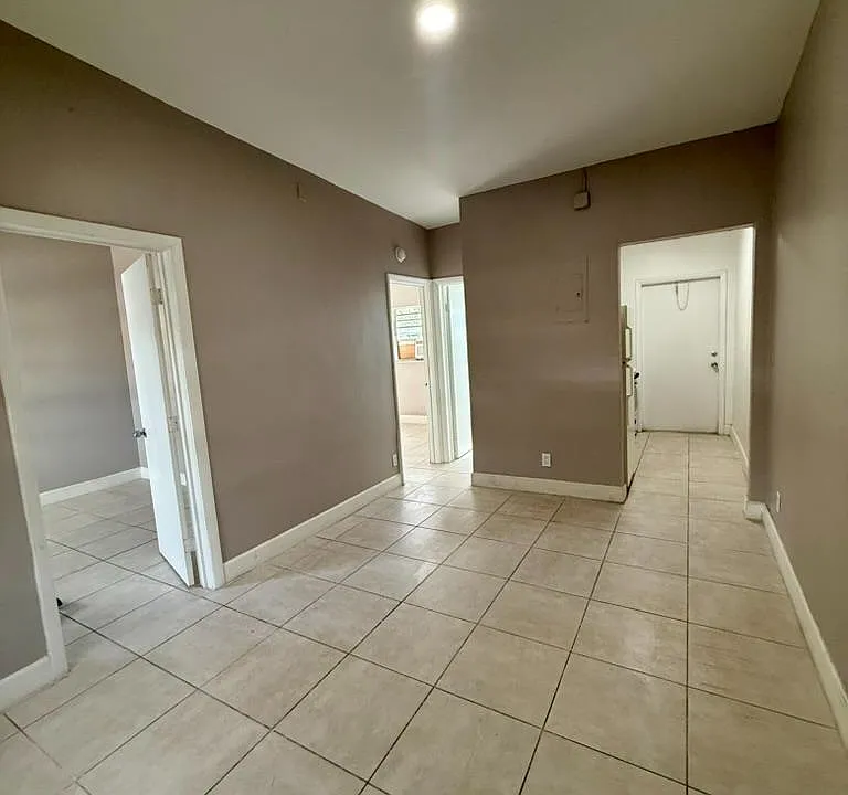 424 NW 15th Ter #5