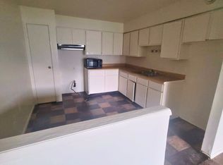 8950 N 97th St #103, Milwaukee, WI 53224