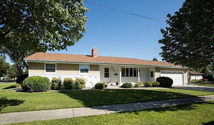 1st image of 502 22nd Ave S