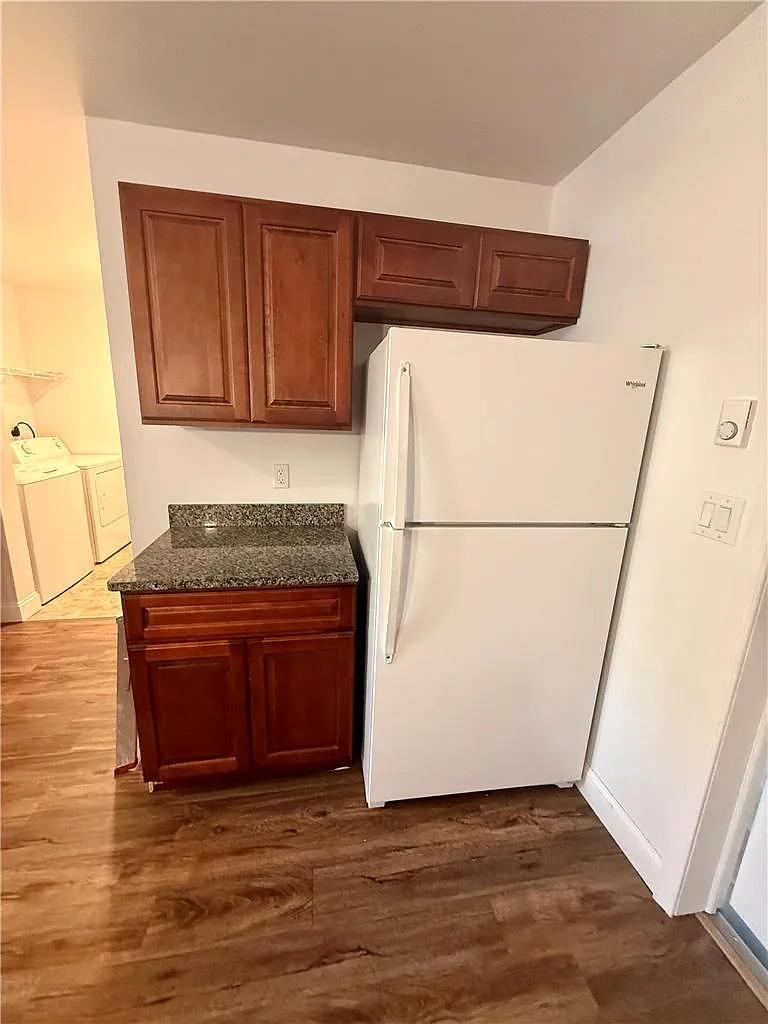 2 bed, 1.0 bath, 1100 sqft, $1,800 — Photo 4