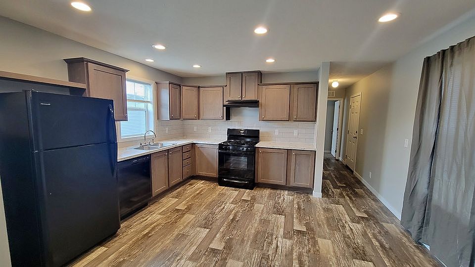 1st image of 108 Applewood Ln