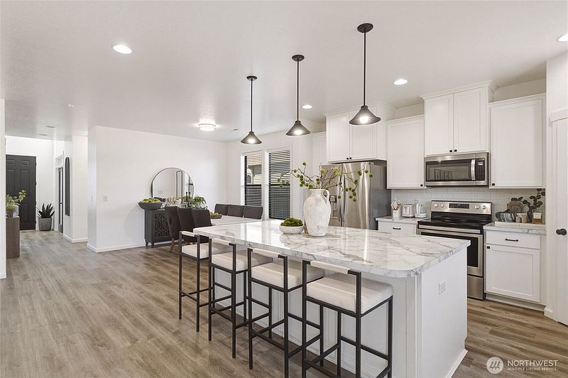 5th image of 215 L Street NE