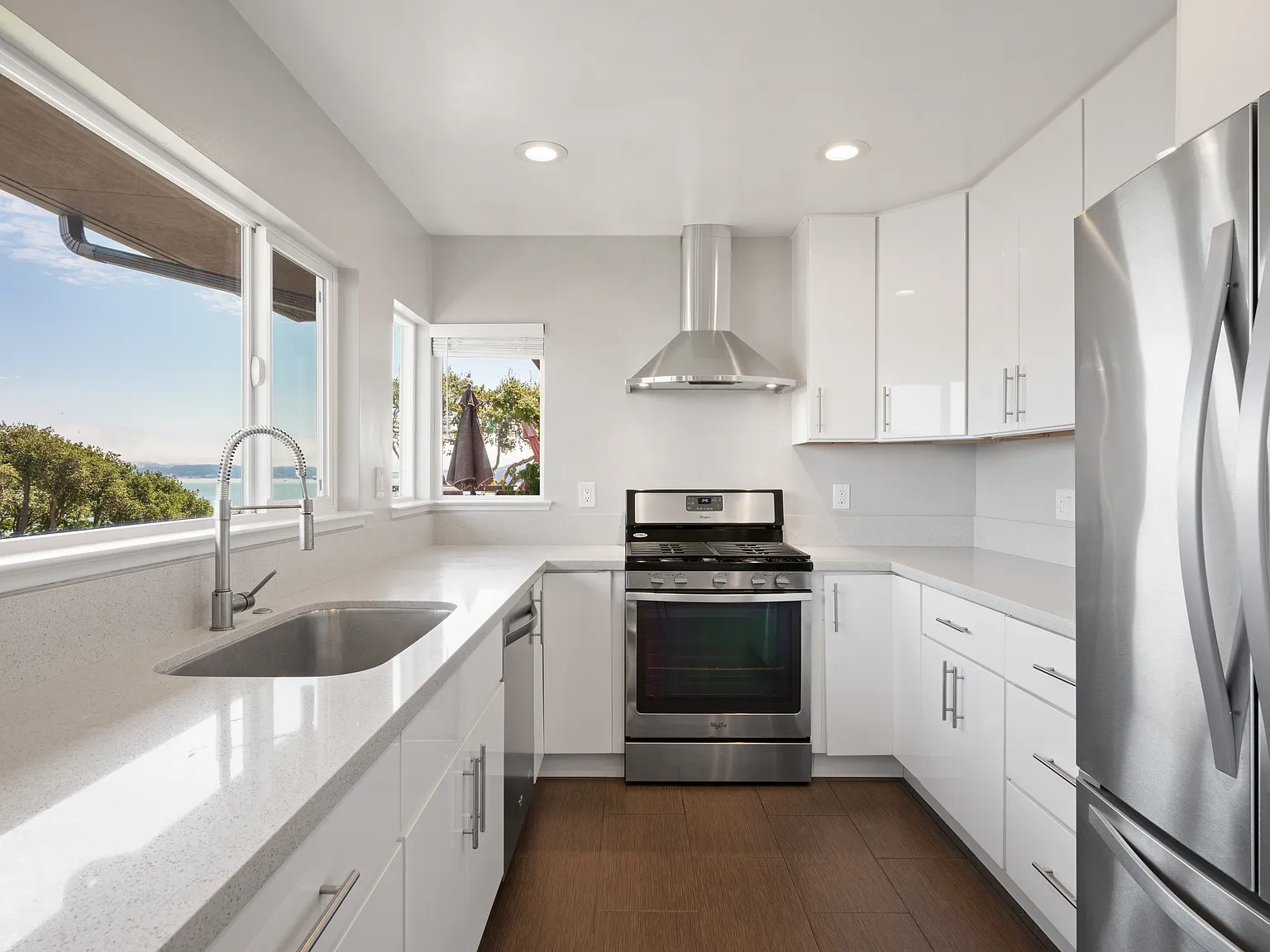 2 bed, 1.5 bath, $6,495 — Photo 4