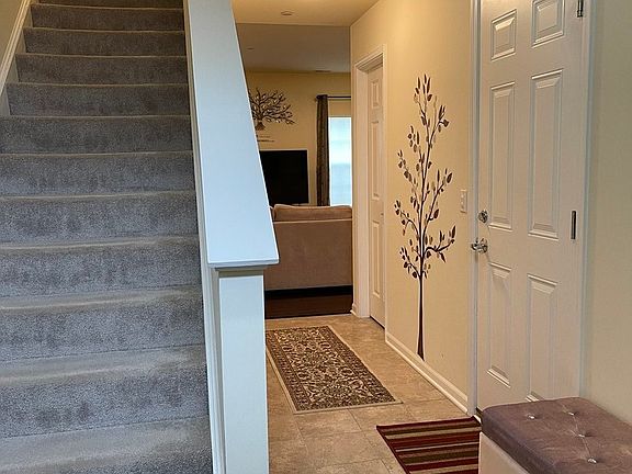 3rd image of 995 Green Meadow Ave #8
