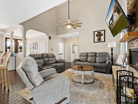 4th image of 115 Holt Dr
