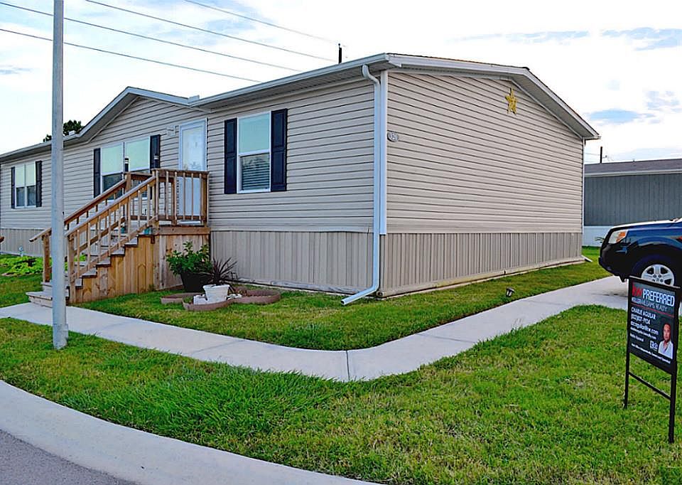 1st image of 320 Green Oak Dr