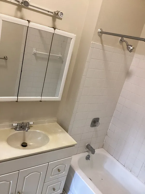 1 bed, 1.0 bath, $1,075 — Photo 4