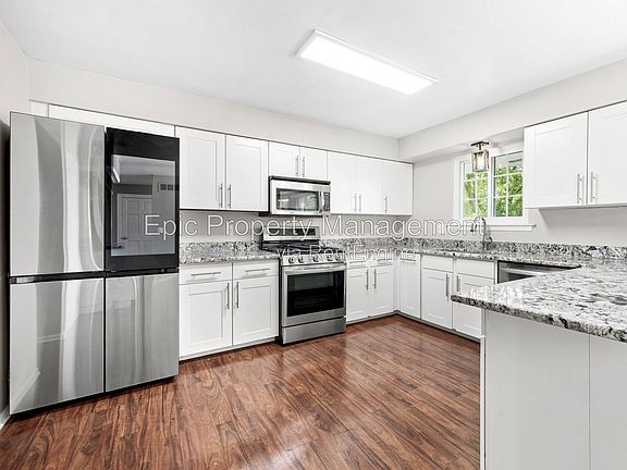 3rd image of 2233 Brookhaven Rd