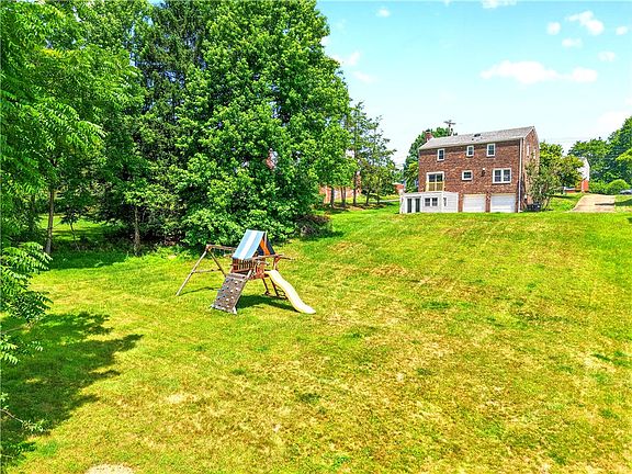 4th image of 1033 Balmoral Dr