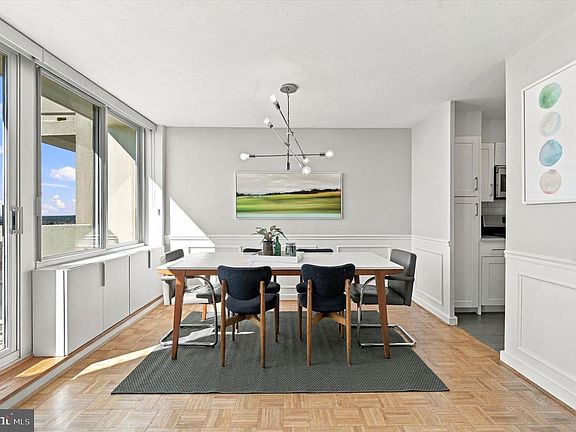 4th image of 604 S Washington Sq APT 2503