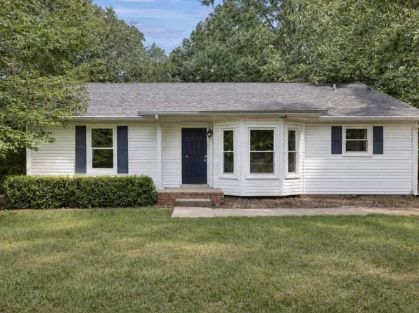 215 Bob White Dr, Clarksville, TN 37042