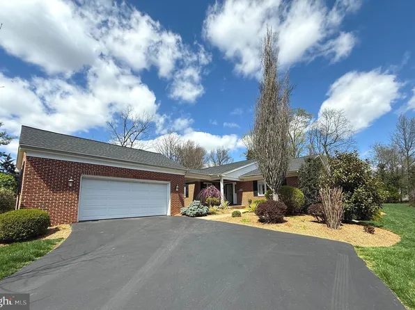 4 Stone Tower Ln, Wilmington, DE 19803