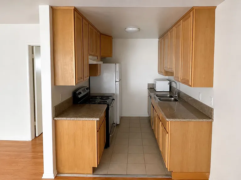 1528 Euclid St #2 — Photo 2