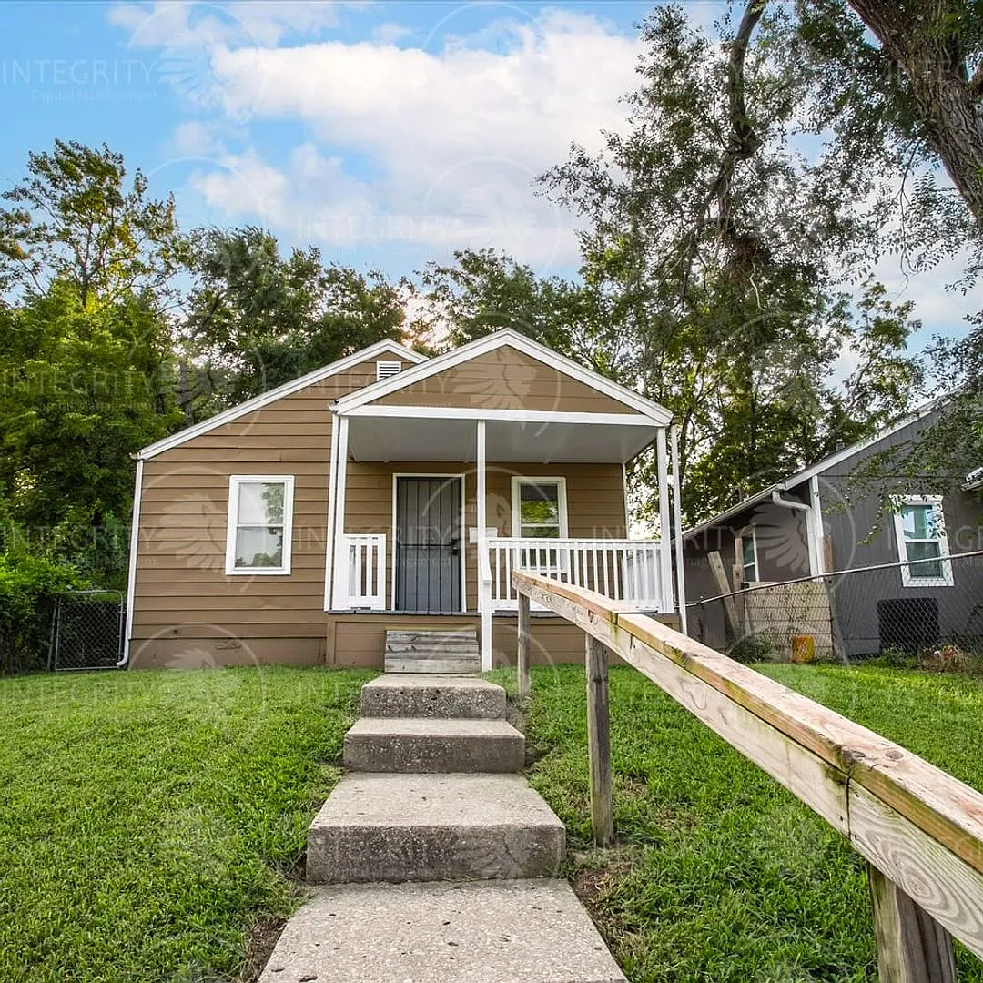 You had us at hardwood floors - 4411 South Benton — Photo 2