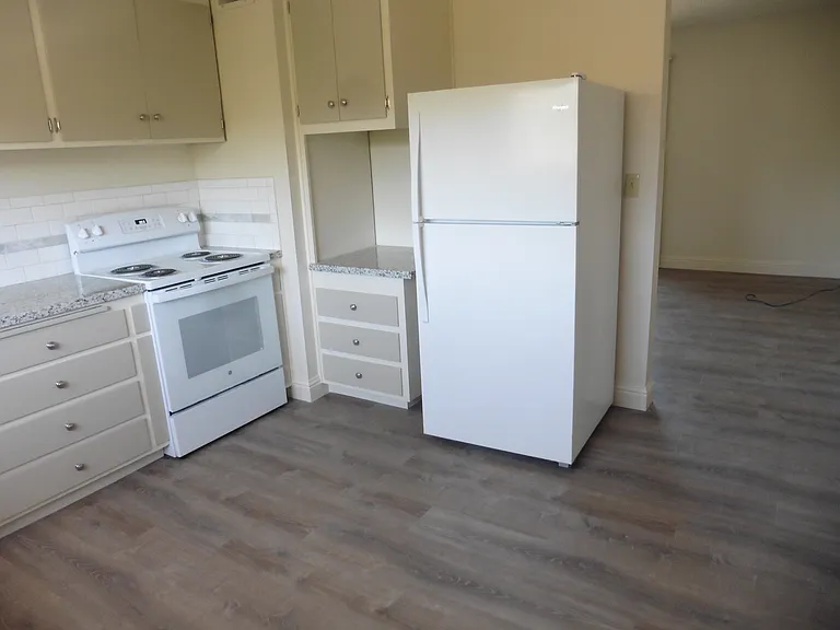 200 Avery Ln #6 — Photo 4