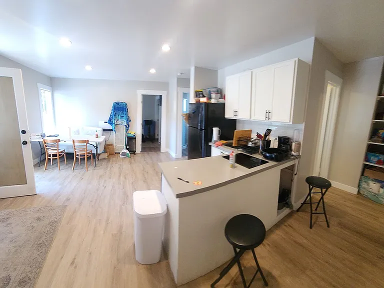 550-554 556 Foothill Blvd — Photo 19