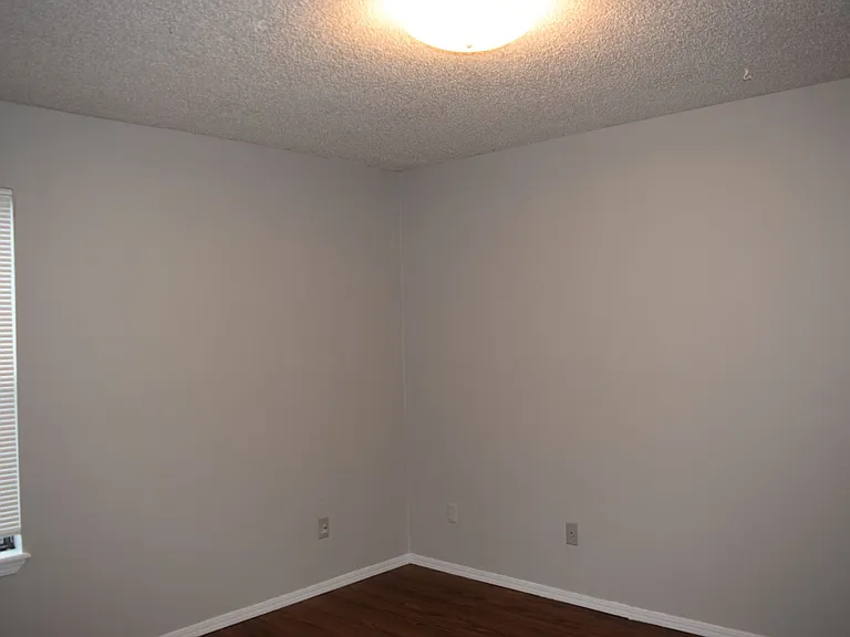 121 Perth Ct — Photo 10