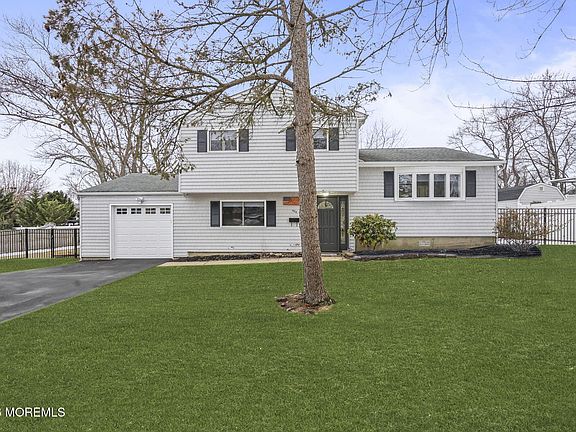 3rd image of 520 East Road