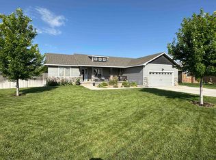 3303 Cervantes Rd, Dodge City, KS 67801