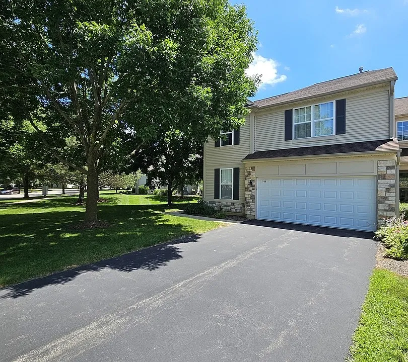 749 Dillon Ct