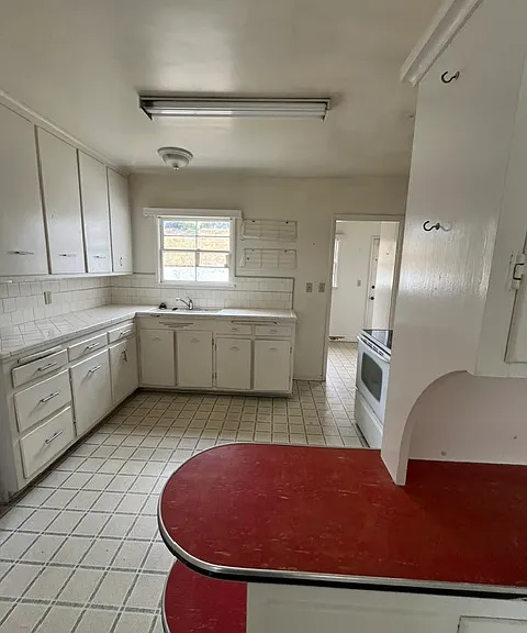 1598 El Camino Real — Photo 6