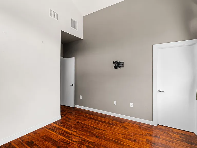 705 N Bluff Dr #6 — Photo 22