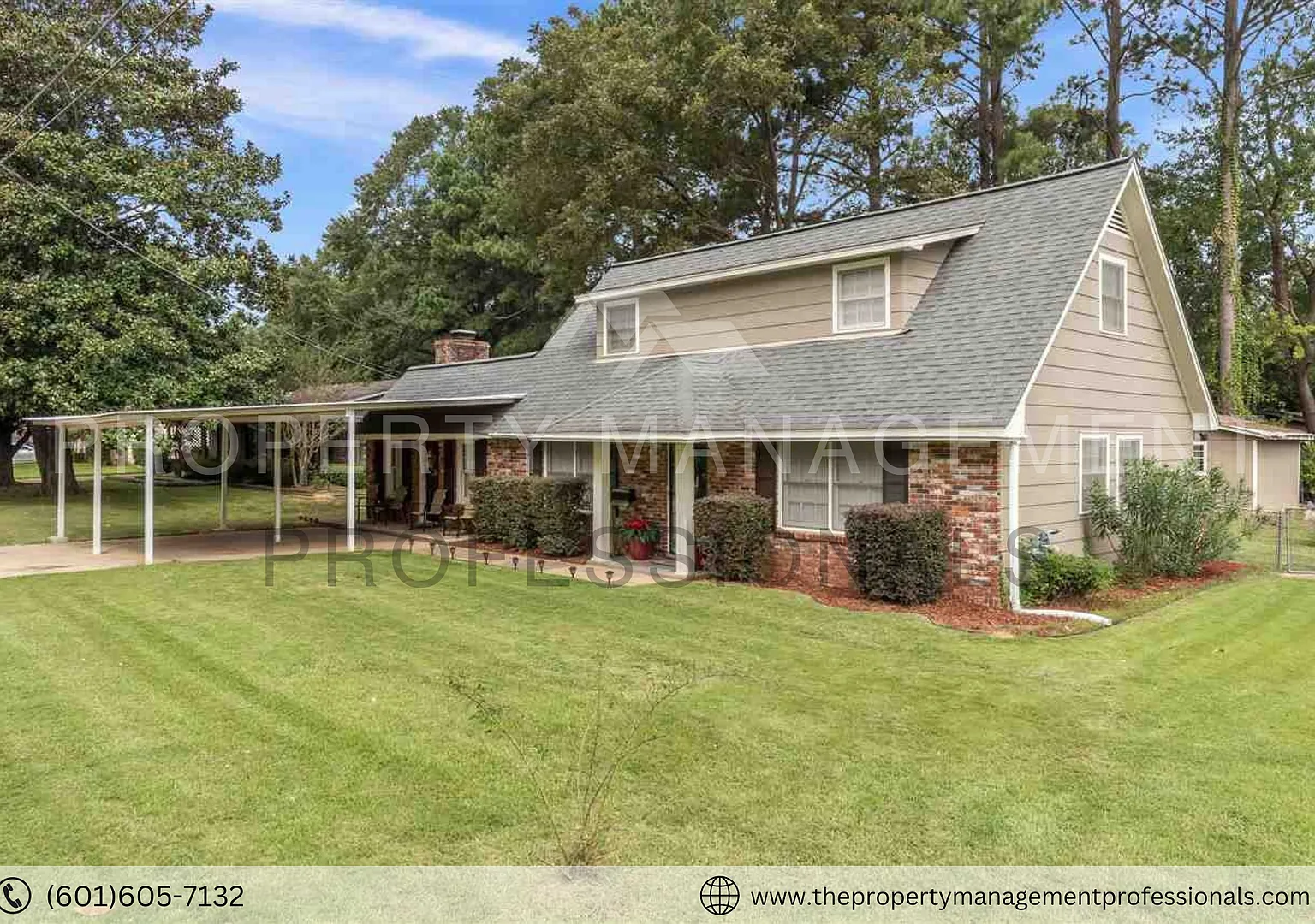 Spacious 4 bedroom home with a great backyard — Photo 1
