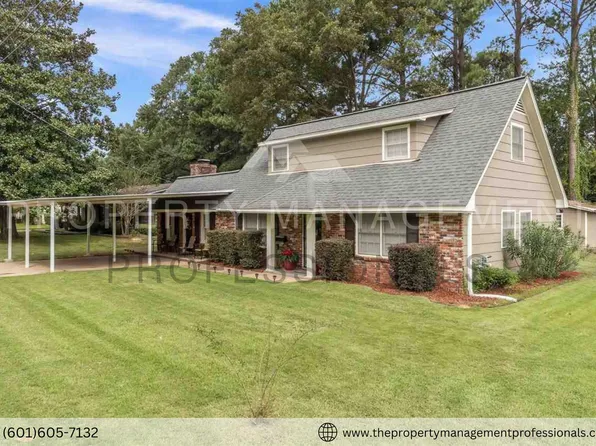 1258 Deerfield Ln, Jackson, MS 39211