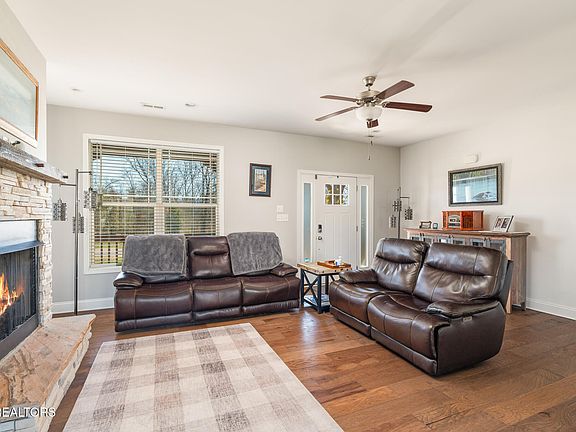 4th image of 748 Wade Rd