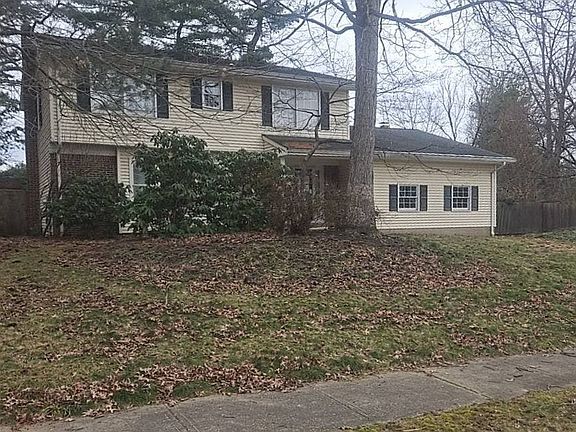 3rd image of 11 Bruin Dr