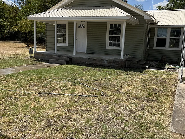 1019 Clay St — Photo 1