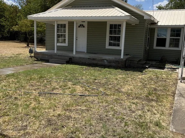 1019 Clay St, Nocona, TX 76255