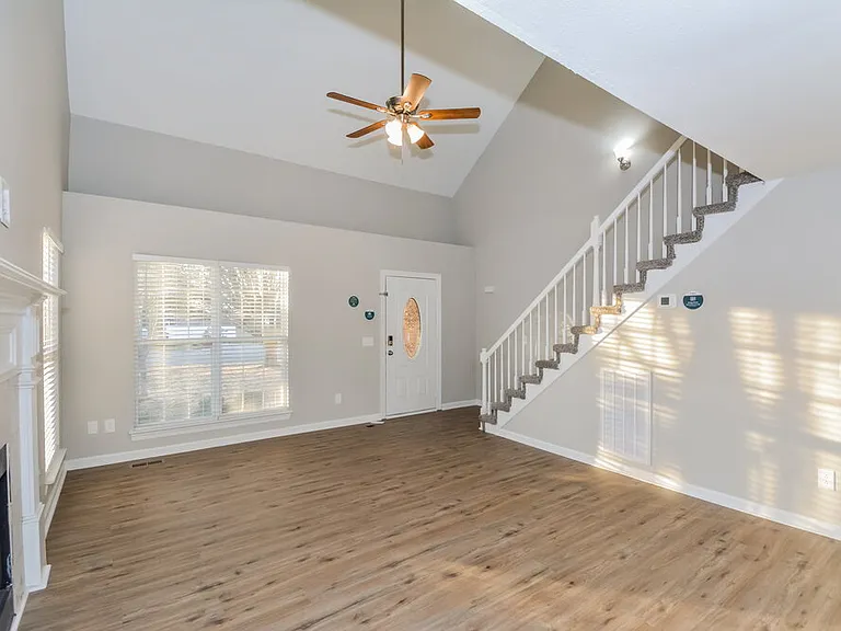 3338 Meadowhill Dr — Photo 4
