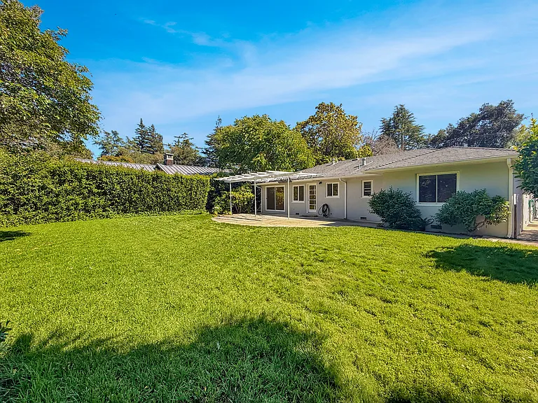 950 Olive St — Photo 20
