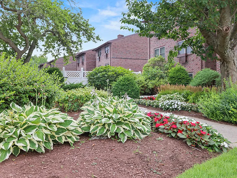 Shaker Glen Village — Photo 7