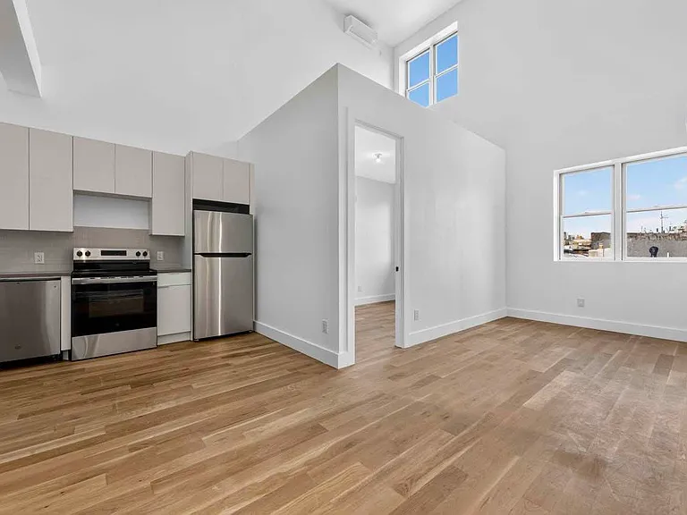 173 Tompkins Ave #4R — Photo 1