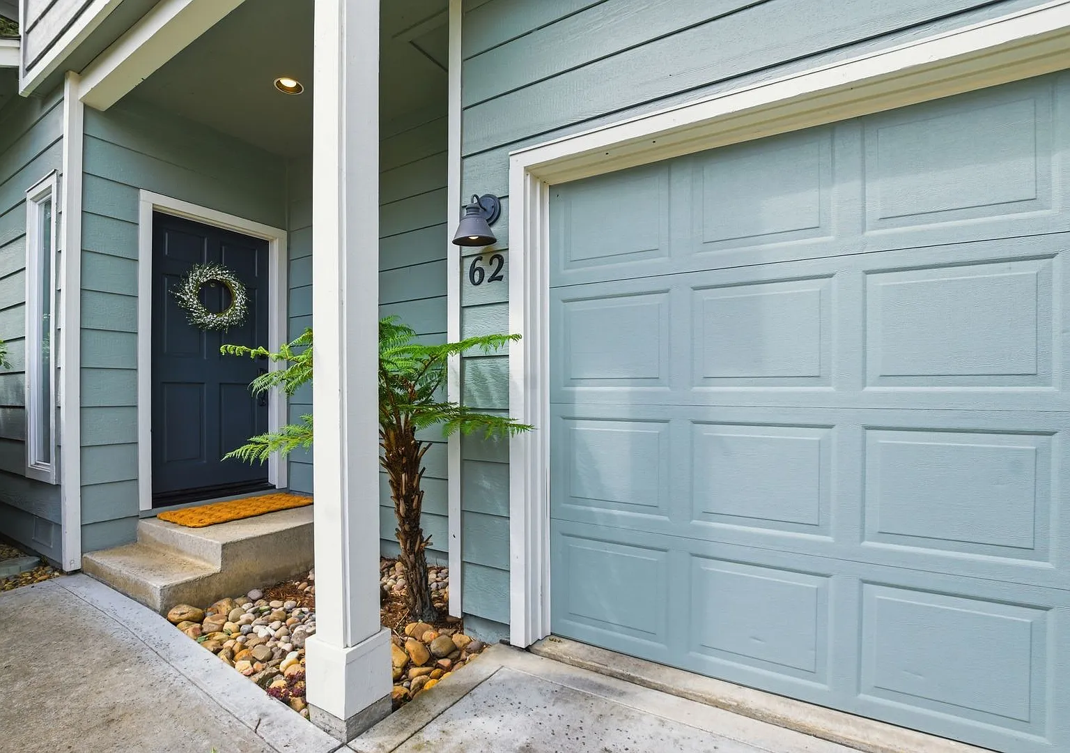 Contemporary 2 Bed, 2.5 Bath Home in North Napa — Photo 4