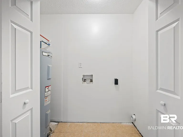 20938 Liberty Ln — Photo 10