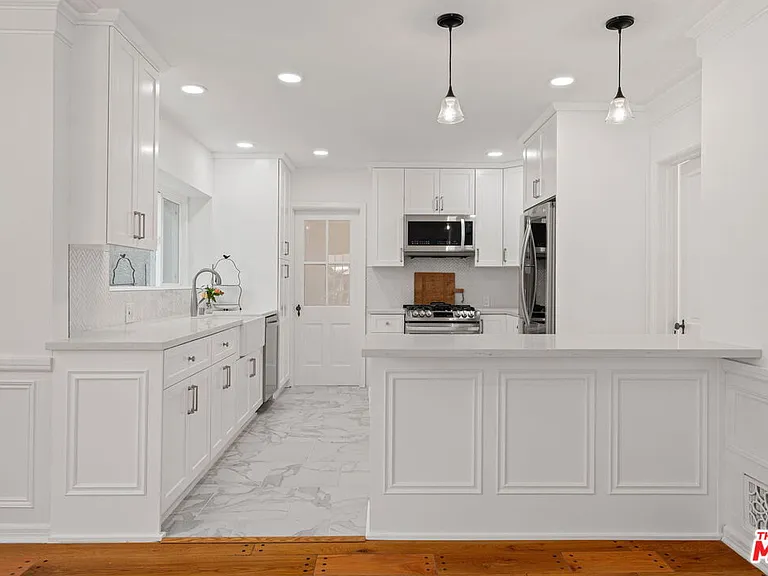 10527 Le Conte Ave — Photo 13