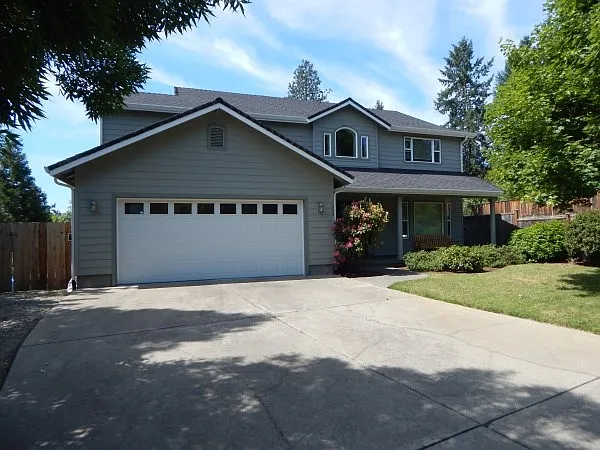 1003 NW Regent Dr photo 1