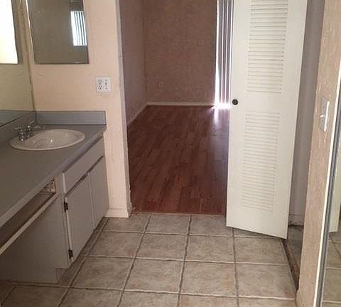 2nd image of 5860 Leeds Ln