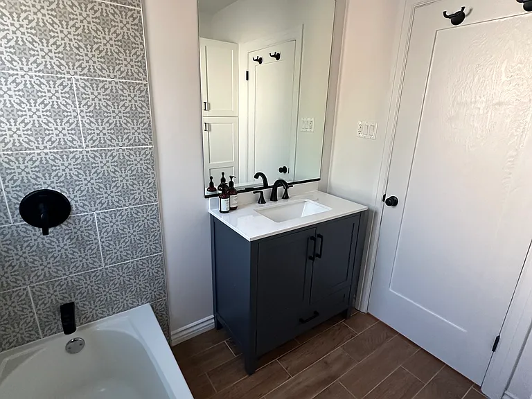 845 N Kilkea Dr — Photo 14