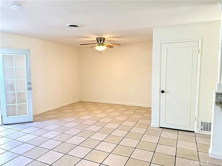 684 E Lee Pl — Photo 9