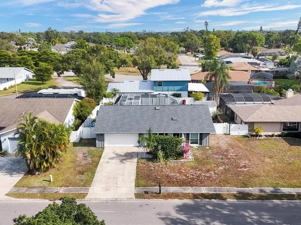 2105 39th St W, Bradenton, FL 34205