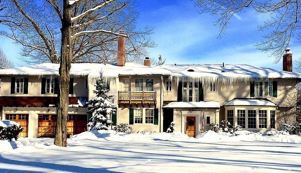 1st image of 1610 Oakwood Dr